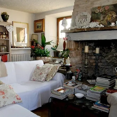 לינה וארוחת בוקר Torre Di Palme B&B *