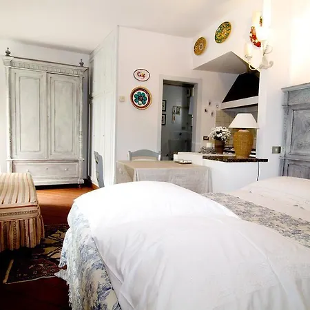 לינה וארוחת בוקר Torre Di Palme B&B